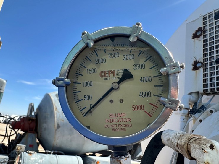 2005-mack-cv713-mixer-truck-image-11