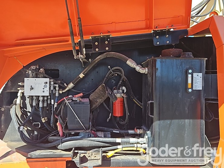 2016-jlg-800s-image-23