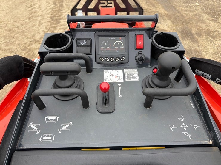 2026-kubota-scl1000-image-8