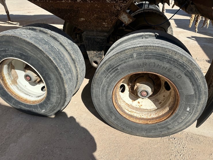 2014-axle-end-dump-image-10