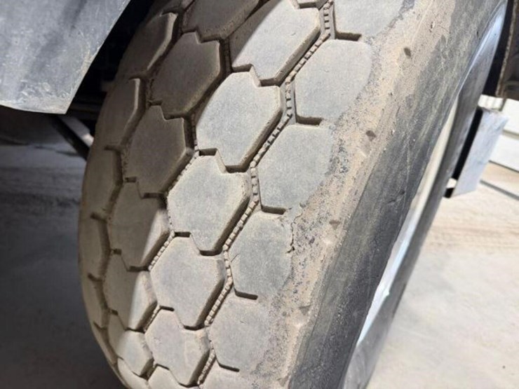 2017-peterbilt-567-image-58