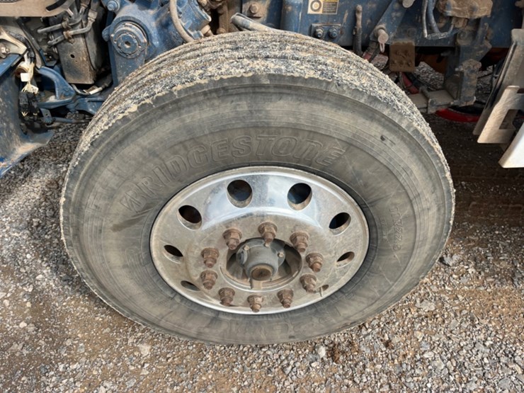 2013-peterbilt-367-image-12