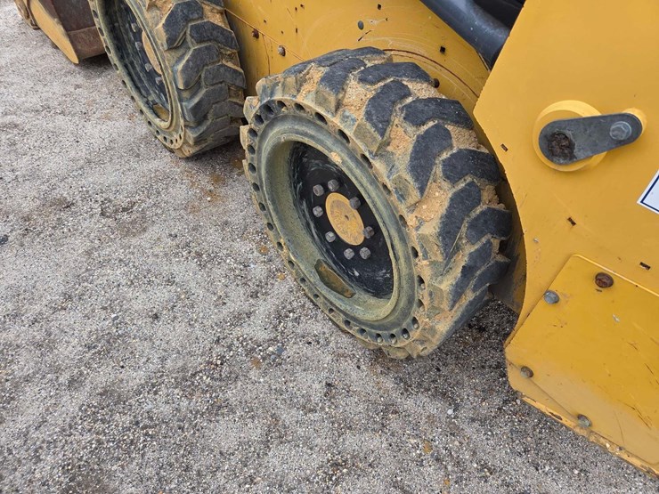 2017-deere-316gr-image-9