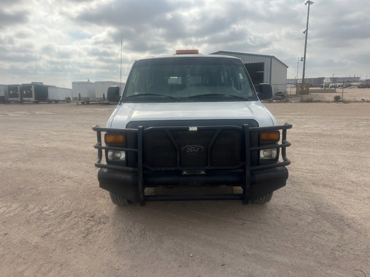 2014-ford-e350-image-2