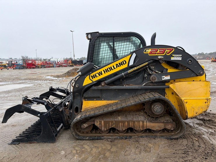 2019-new-holland-c237-image-1