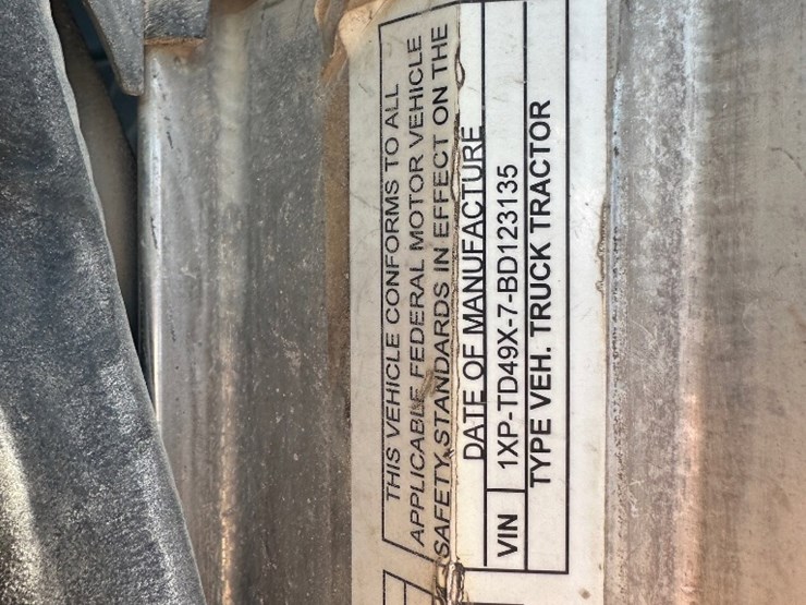 2011-peterbilt-367-image-14