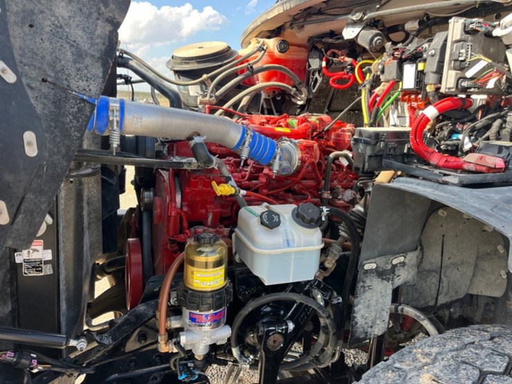 2020-freightliner-114sd-image-9