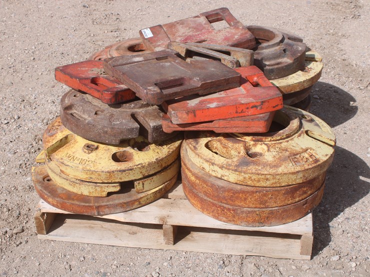#2082-•-pallet-of-23-tractor-weights-image-3