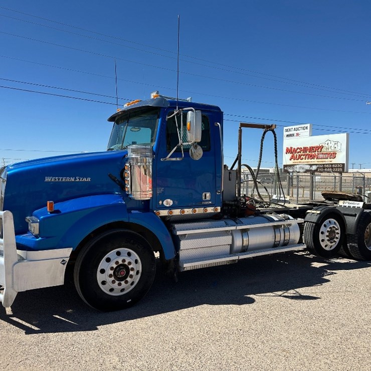 2020 WESTERN STAR 4900