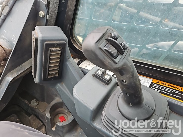 2023-deere-325g-image-27