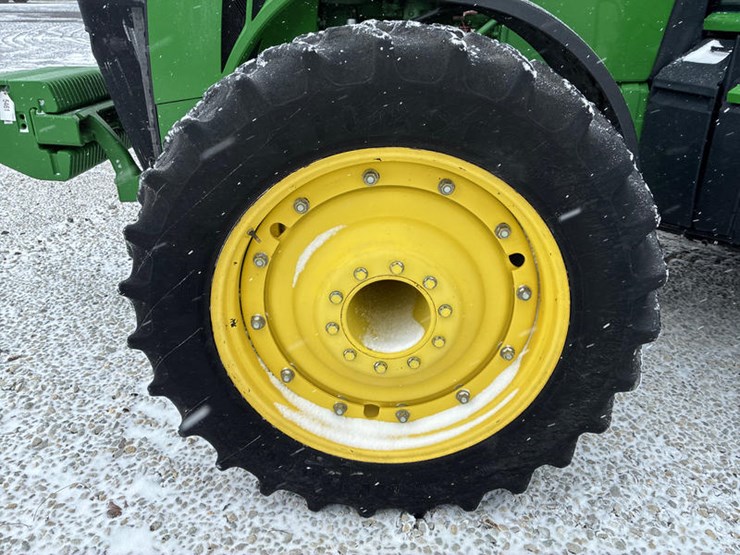 2011-john-deere-8335r-image-31