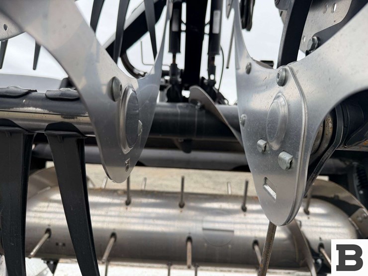 2023-mac-don-fd240-image-35