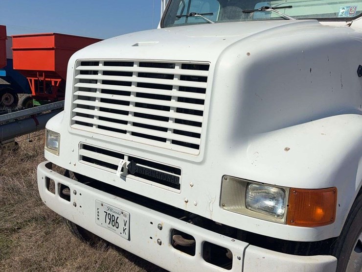 1993-international-8100-image-4