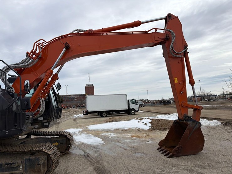 2023-hitachi-zx225us-image-3