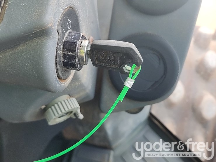 2011-caterpillar-cp74-image-37