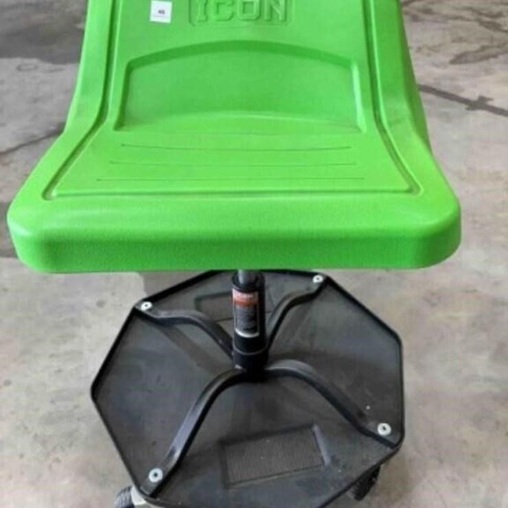 ICON MECHANIC CHAIR ON ROLLERS