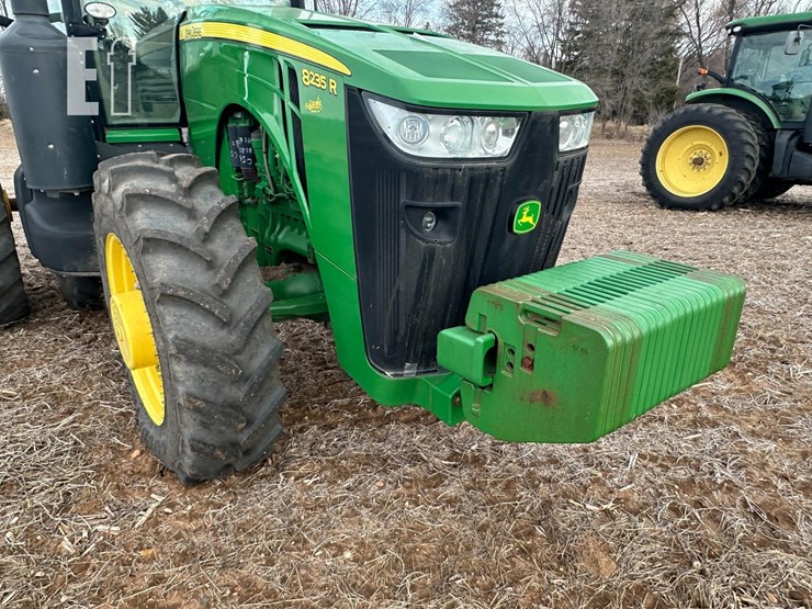 john-deere-8235r-image-9