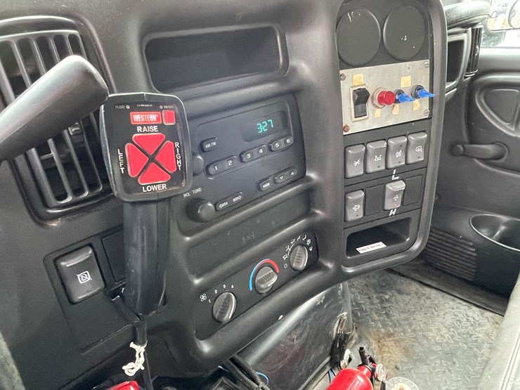 #2015-•-2009-chevy-c7500-single-axle-dump-truck-(has-wi-title)-image-46