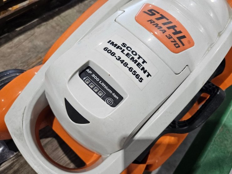 #652-•-stihl-rma-370-battery-powered-lawn-mower-image-9