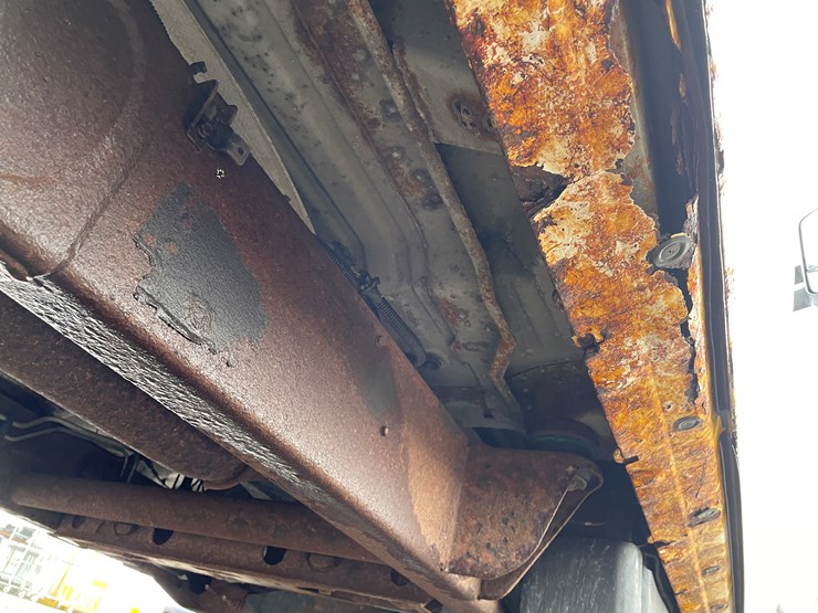 2012-chevrolet-3500-image-21