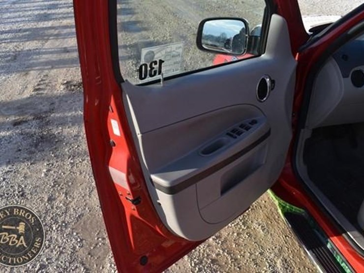 2011-chevrolet-hhr-image-12