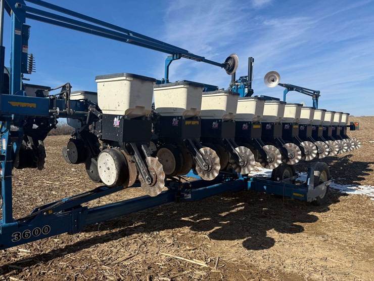 2009-kinze-3600-image-10