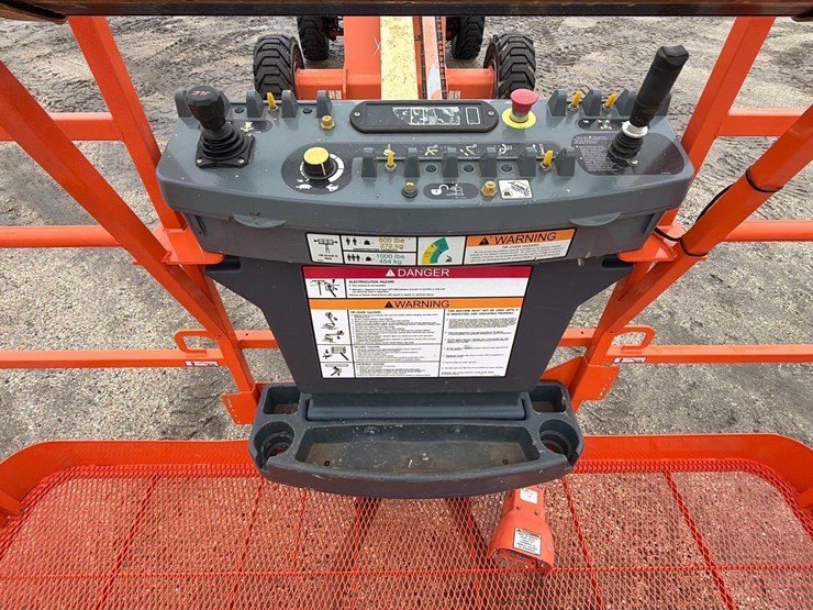 jlg-400s-image-12