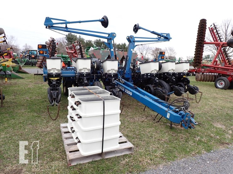 kinze-2300-image-2