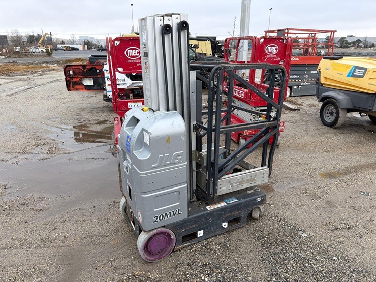2016-jlg-20mvl-image-3