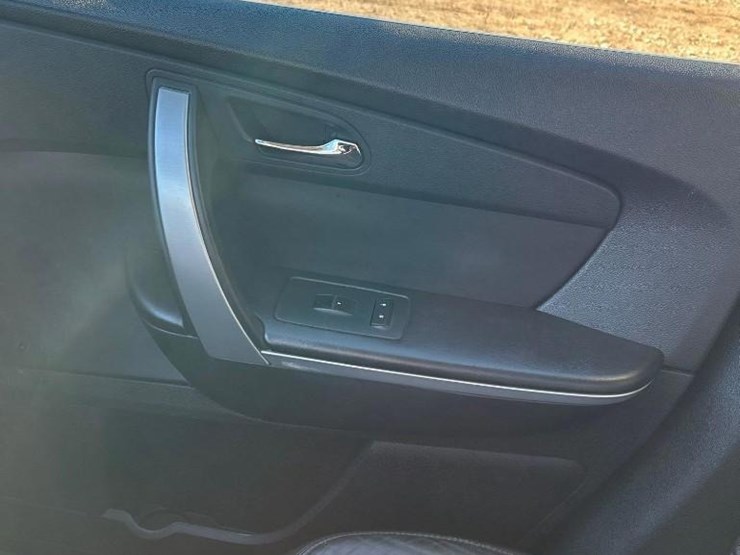 2012-gmc-acadia-slt-image-13