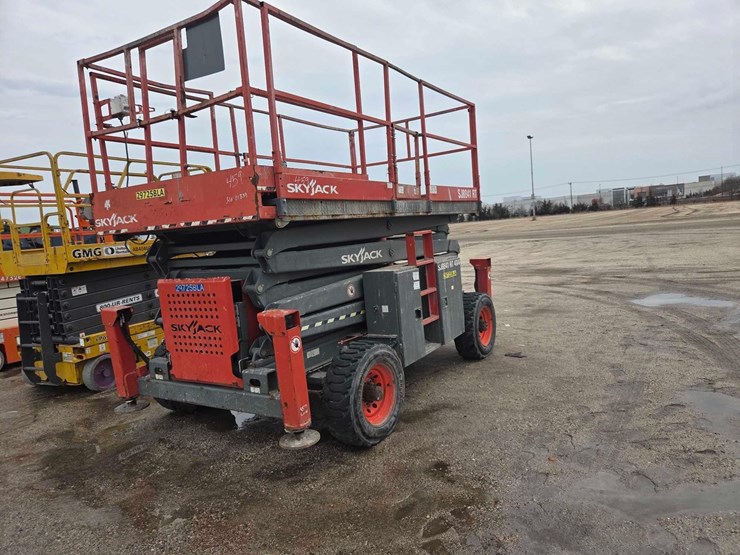 2016-skyjack-sj8841rt-image-1