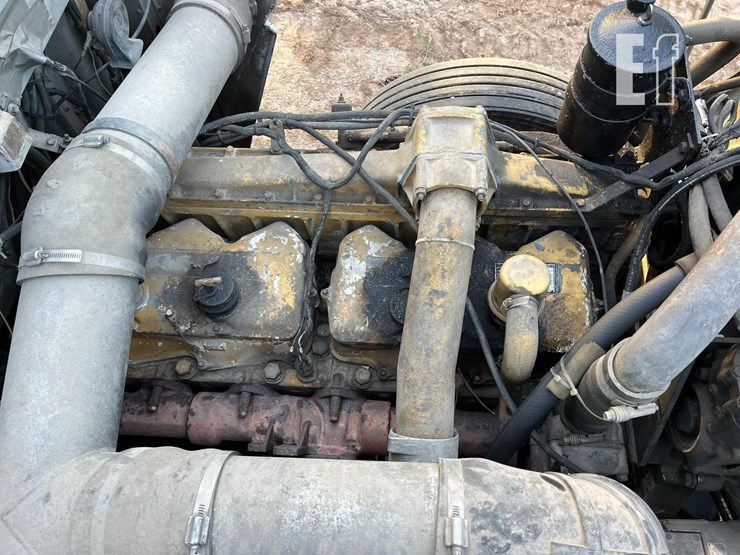 1985-peterbilt-359-image-12