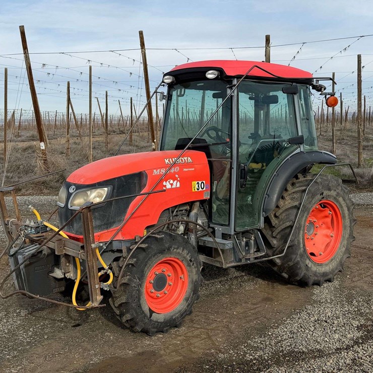 2016 KUBOTA M8540HD