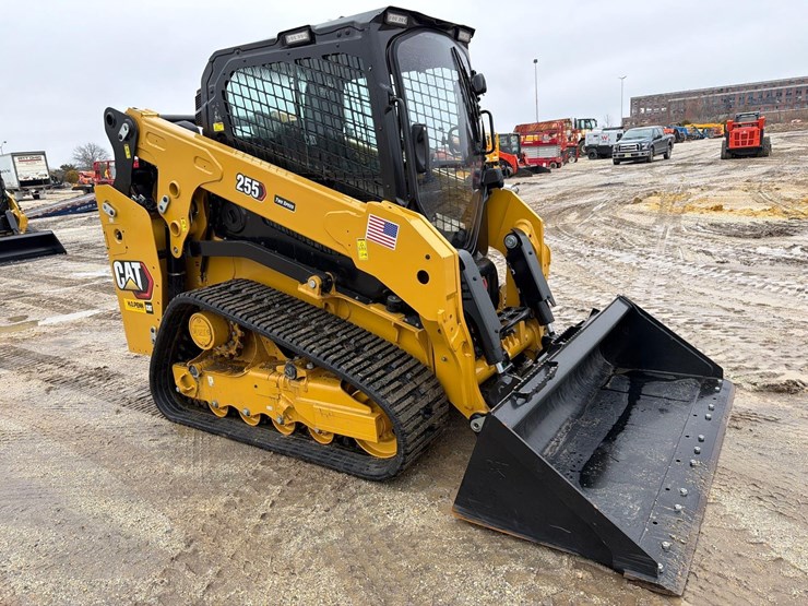 2025-caterpillar-255-image-3
