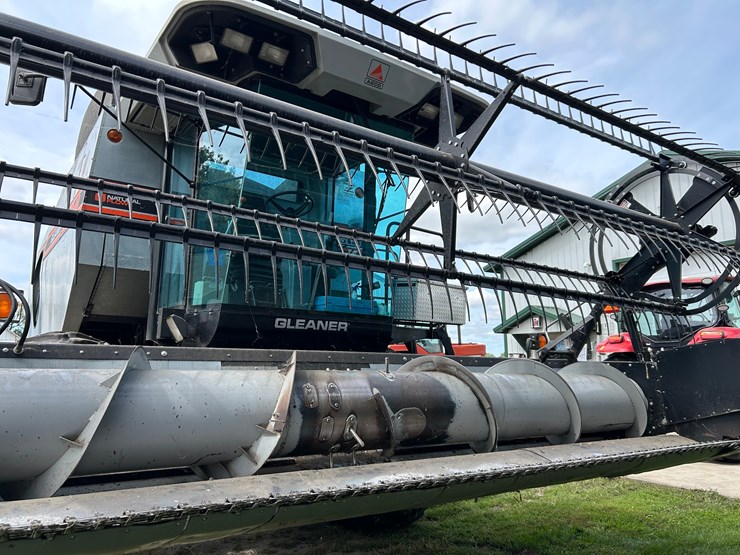 gleaner-15’-grain-table-image-8