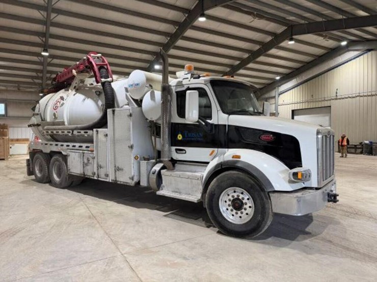 2017-peterbilt-567-image-4