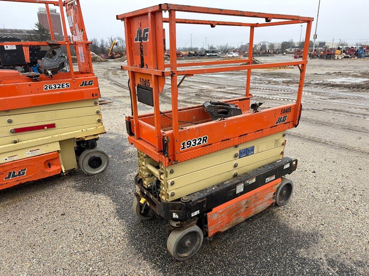 2017-jlg-1932r-image-1