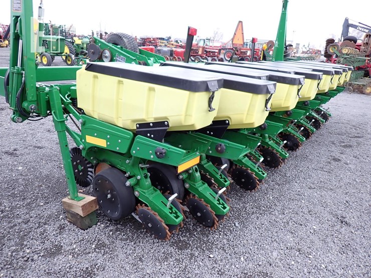 2017-john-deere-1785-image-7