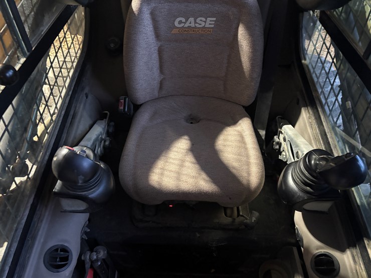 2012-case-sv300-image-29