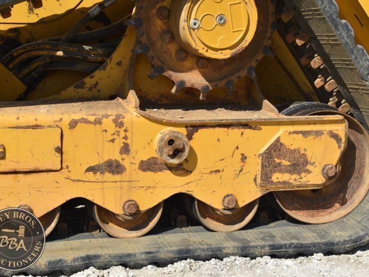 2020-caterpillar-299d3-image-33