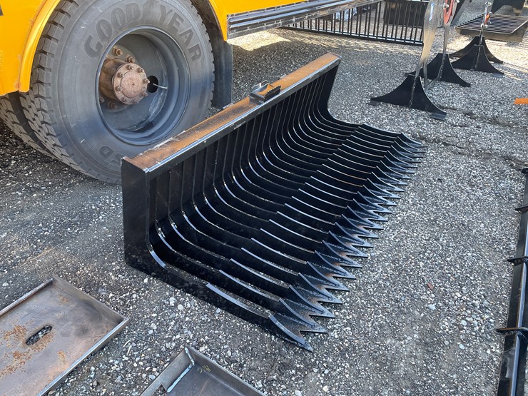 #3047-•-72"-skid-steer-fine-skeleton-bucket-image-3