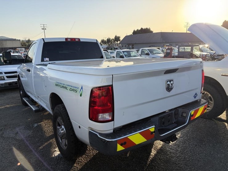 2016-dodge-2500-image-2