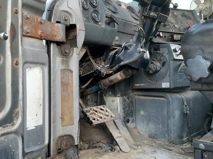 1989-mack-dm690s-image-9