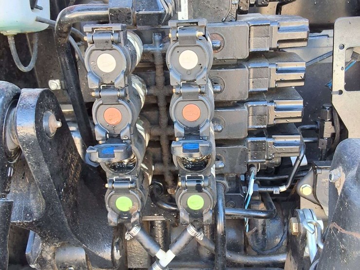 2017-versatile-260-image-15