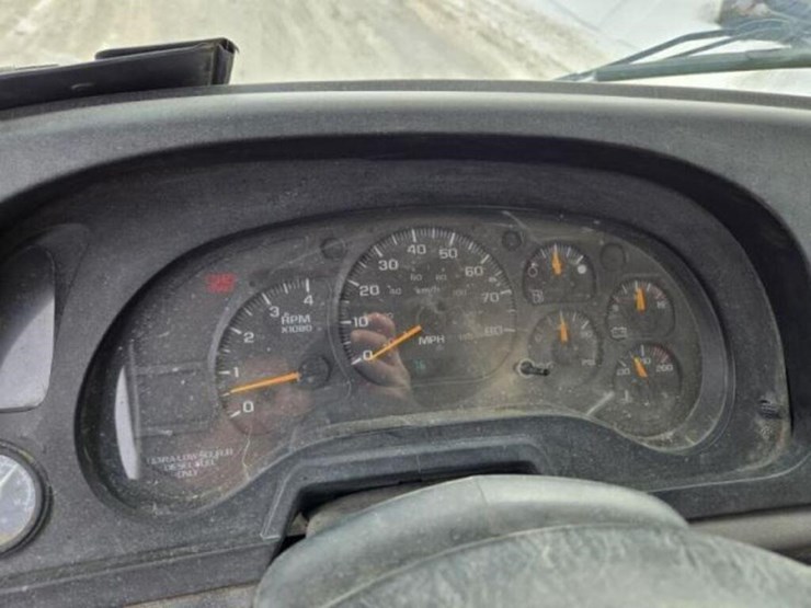 2009-gmc-t7500-image-28