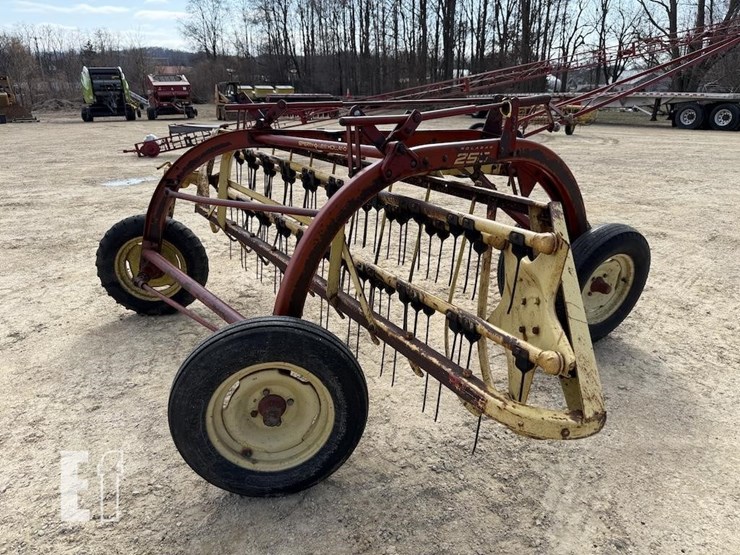 new-holland-256-image-3