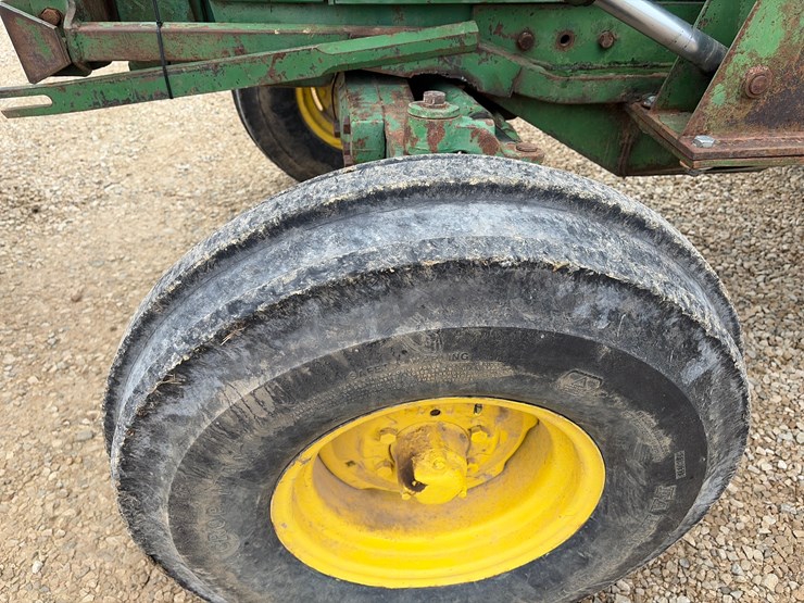 1983-john-deere-2750-image-11