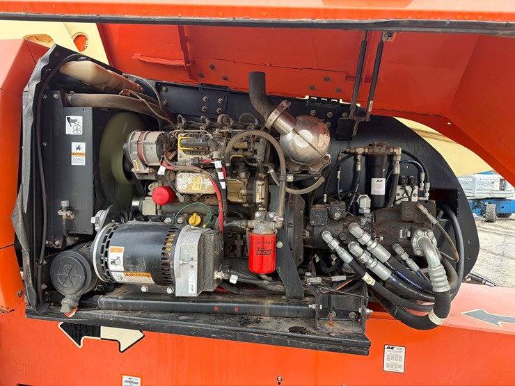 2016-jlg-800s-image-15