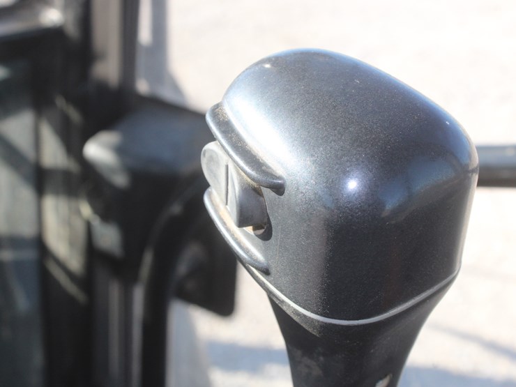 new-holland-tm125-image-76