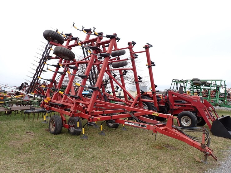 case-ih-4300-image-2